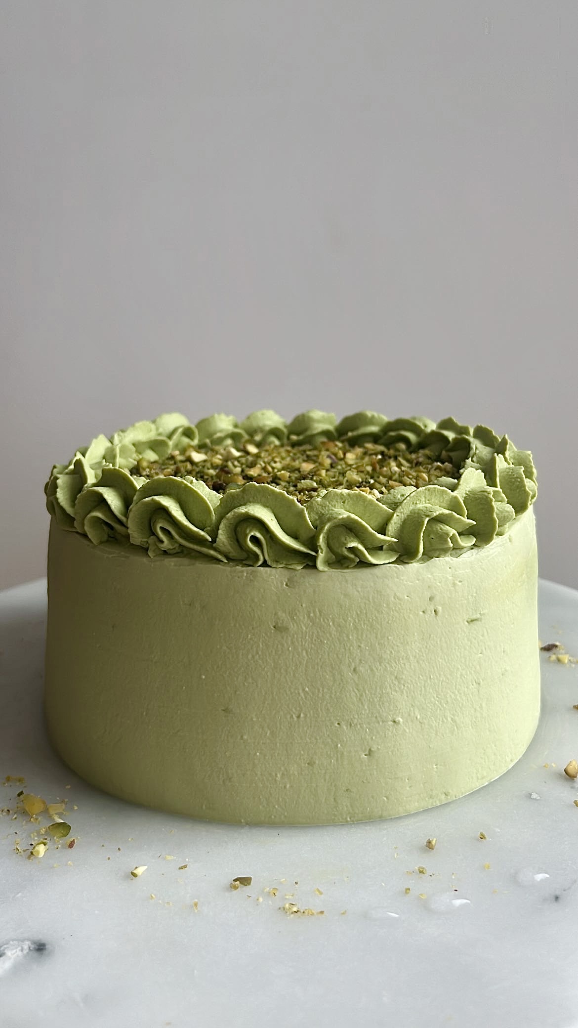 Matcha cake covered with matcha cream, rich in matcha flavor inside and out